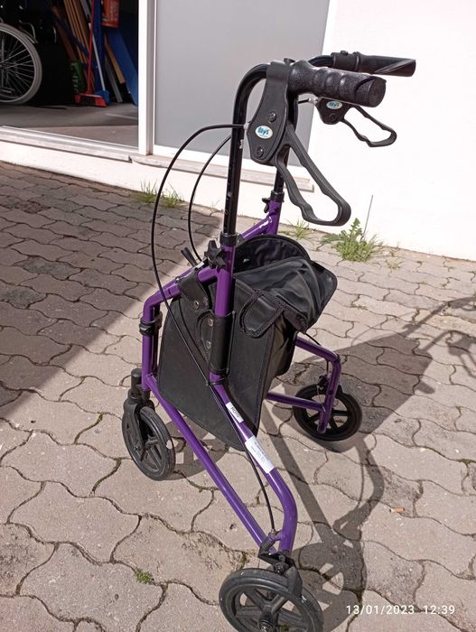 Auxiliares de marcha e cadeiras de duche