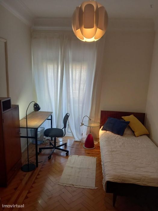 643342 - Quarto com cama de solteiro em...