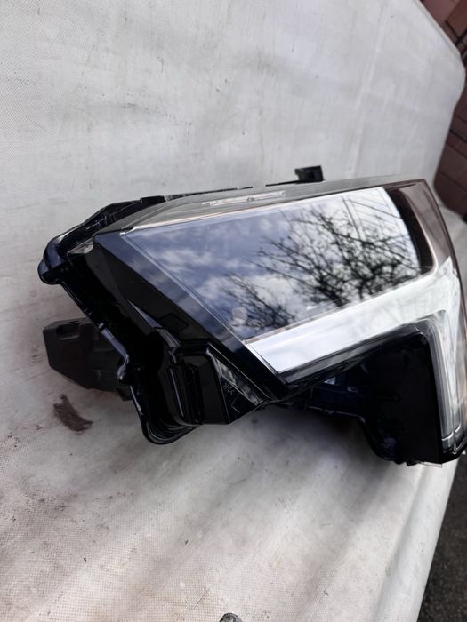 Ліва фара скло toyota tundra / Sequoia 2022-25