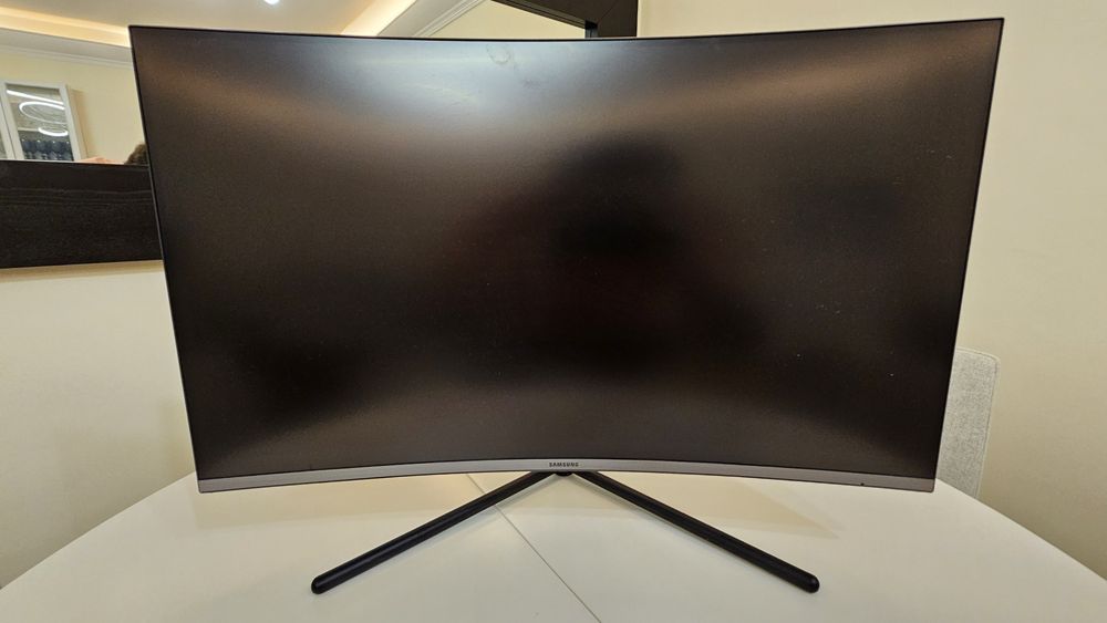 Monitor Curvo Samsung 32" 4K