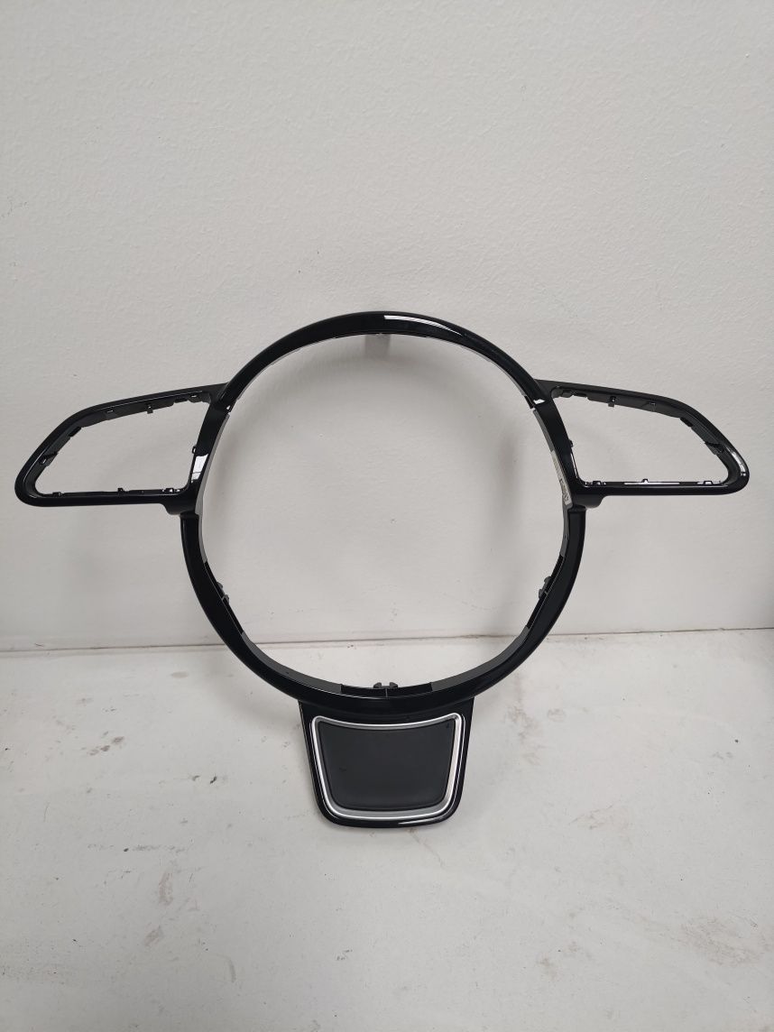 Aro/ Trim Audi preto
