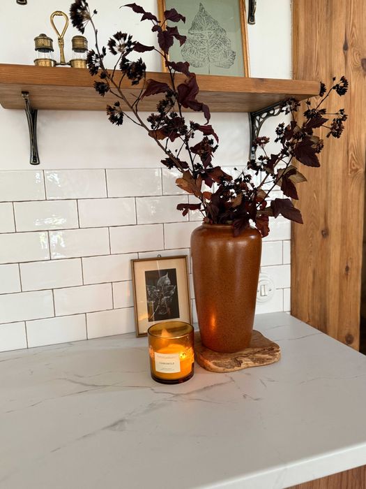 Elegancki,duży ceramiczny wazon w odcieniach brązu. Nakrapiany.