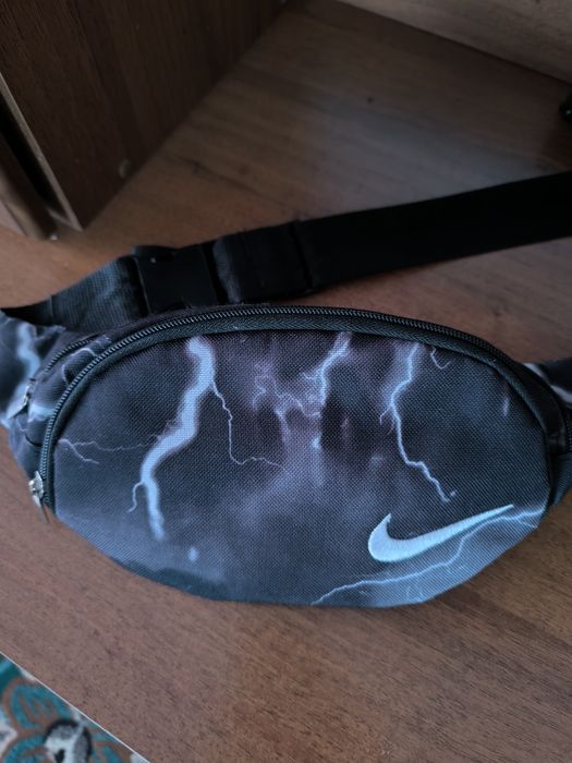 Поясные сумки Nike, другие