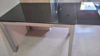 Mesa de cozinha em vidro preto