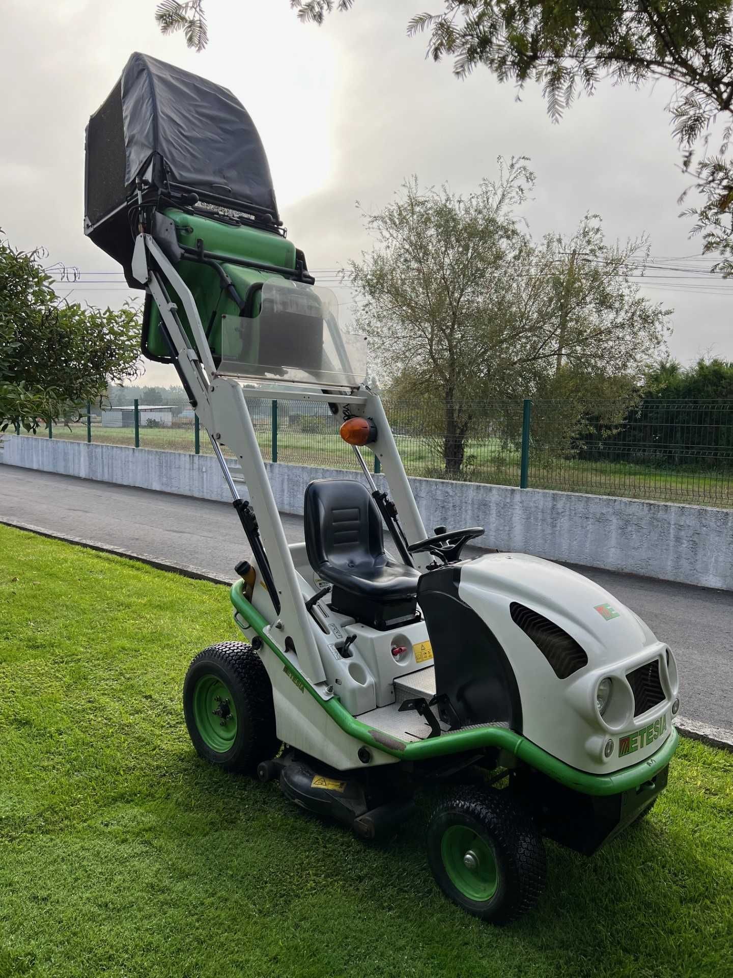 Trator Corta Relva ETESIA HYDRO 100 Diesel