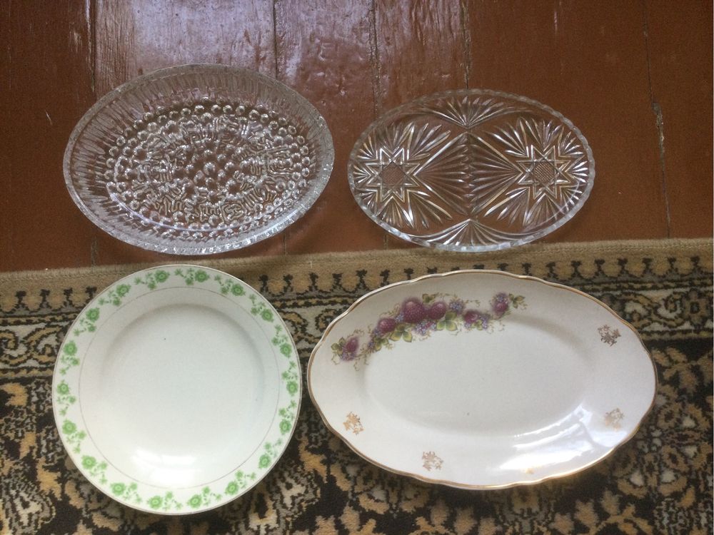 Блюда разные, салатники, селедочницы ц. 126 гр.