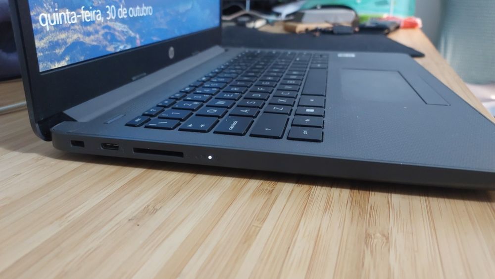 Notebook Hp i3 8gbRAM 250 de memória interna