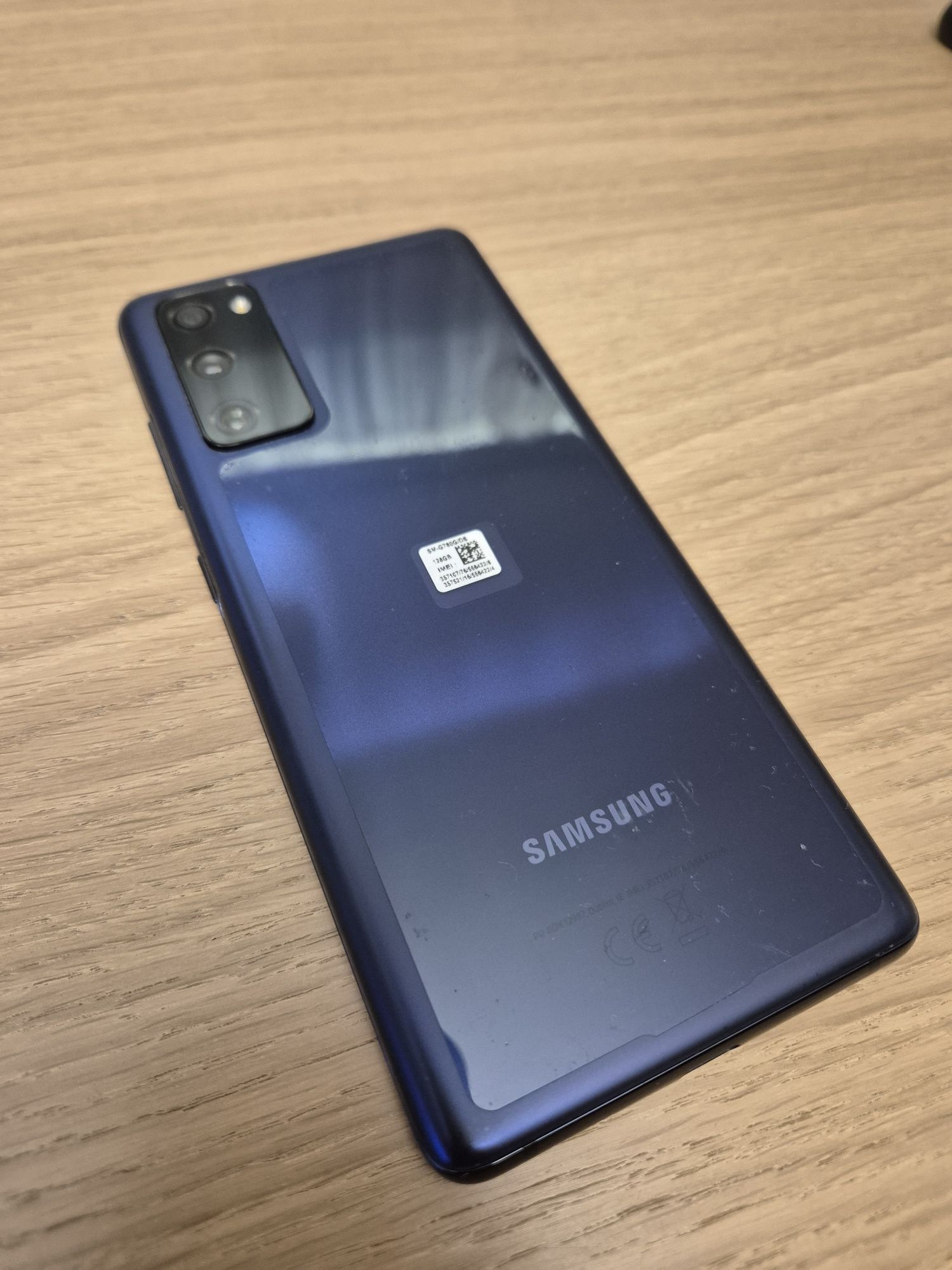 Samsung S20FE + etui Spigen