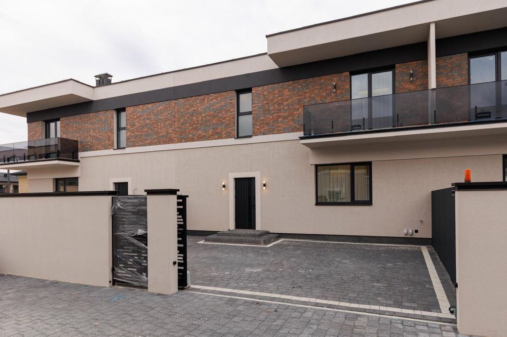 Продаж таунхауса у котеджному містечку New Village.