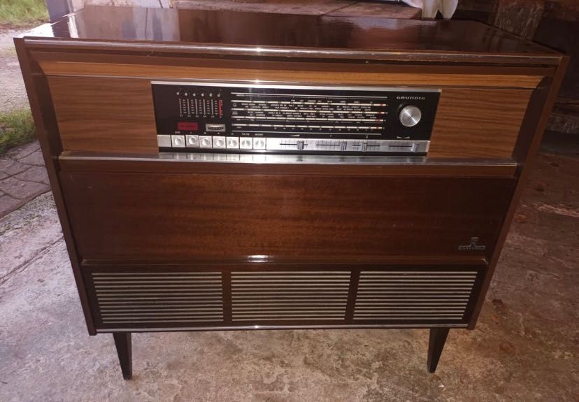 Móvel hi-fi grundig