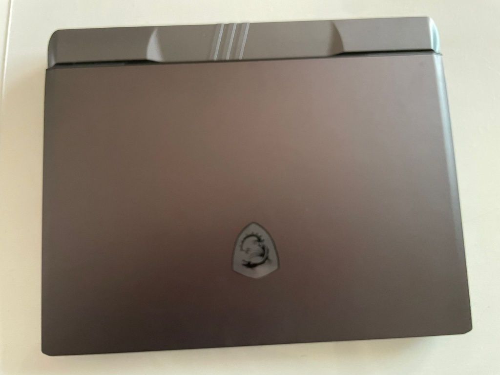 MSI Vector GP68HX 12V
