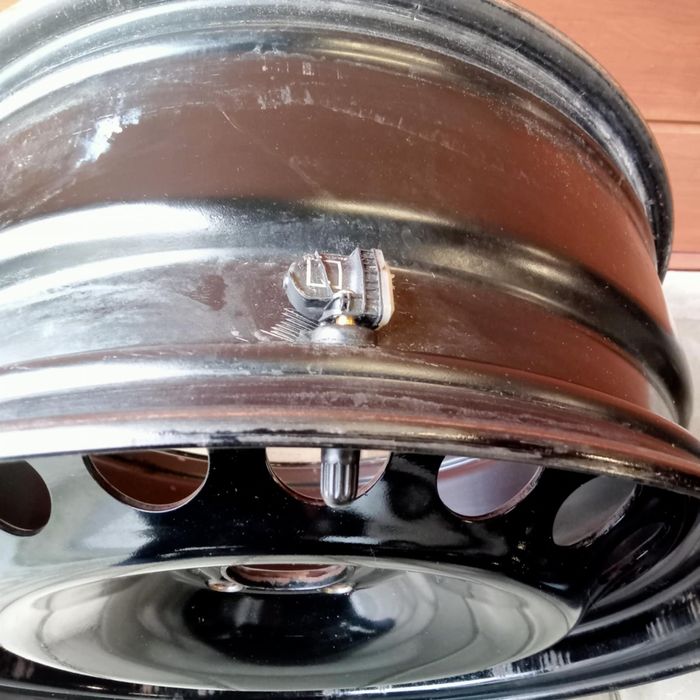 Felgi stalowe 17 z czujnikiem ciśnienia Ford Kuga Mk2