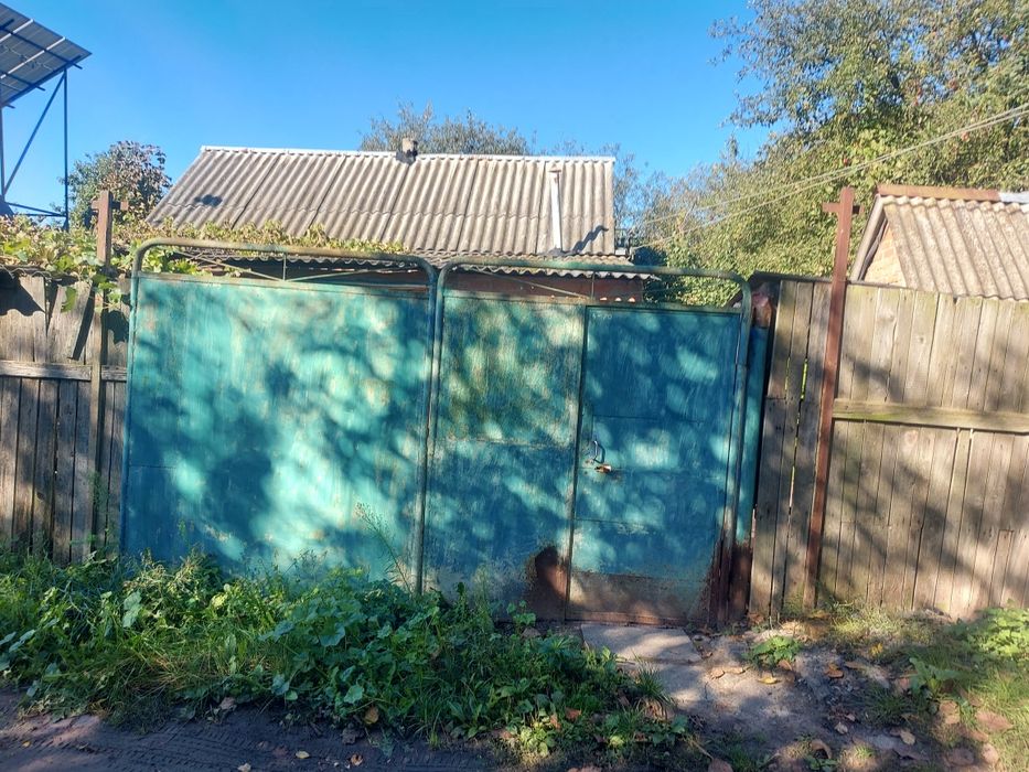 Продам будинок з земельною ділянкою