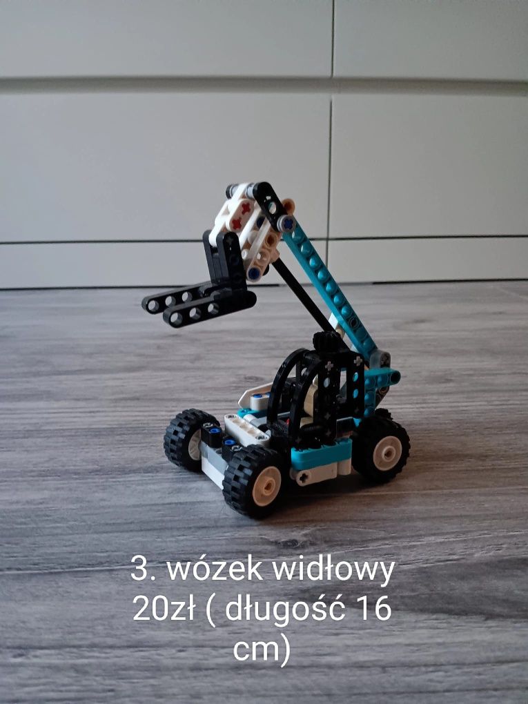 Wózek widłowy z klocków LEGO