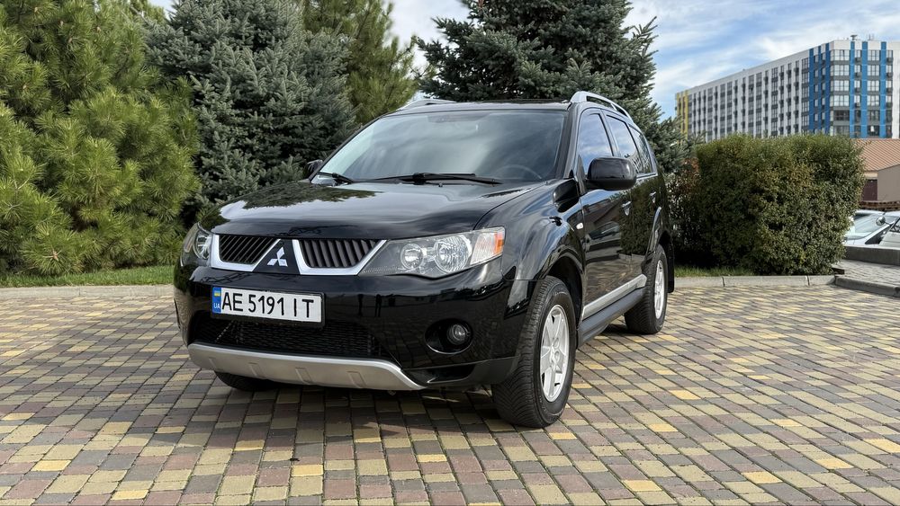 Продам Mitsubishi Outlender XL