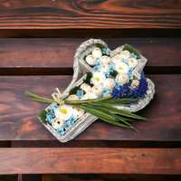 Ceramiczny krzyż niezapominajki stroik sztuczne kwiaty niebieskie grób