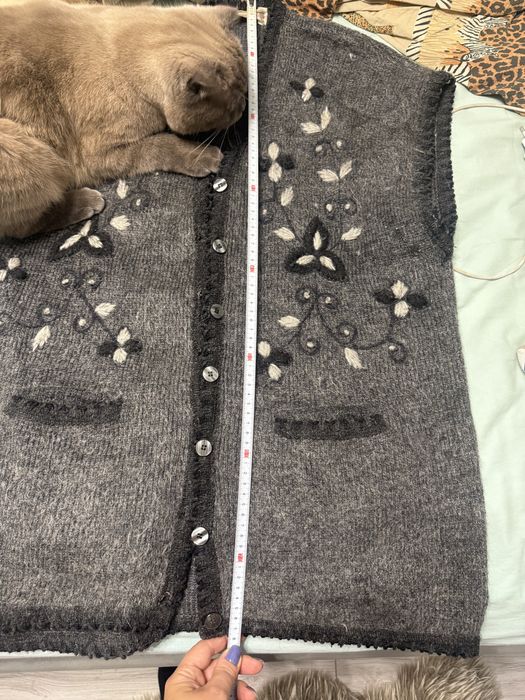 Желетки вязаннные 2 шт