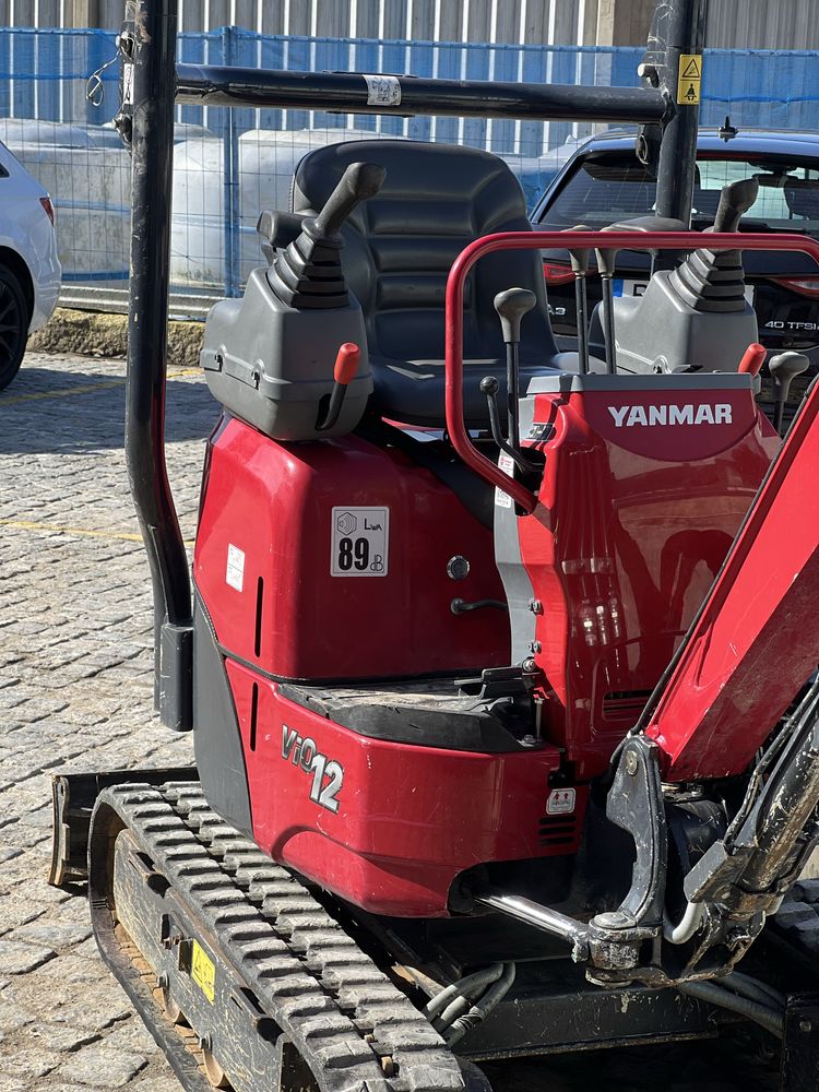 Mini escavadora Yanmar vio12 como nova