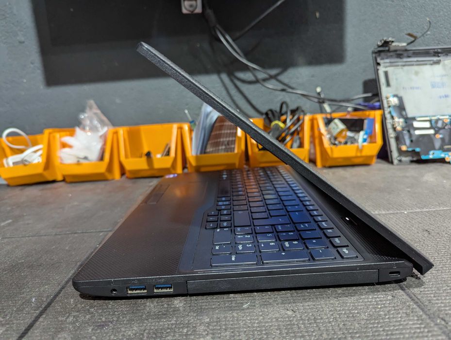 Fujitsu Lifebook A3510 (i5 11ª Geração / NVMe)