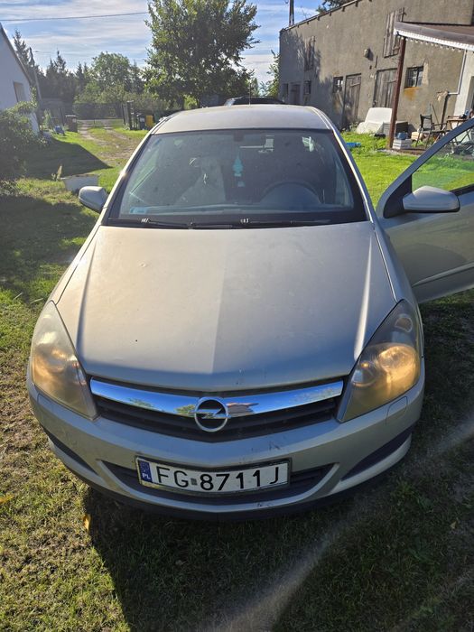 Sprzedam OPEL ASTRA GTC 1.8 2005r
