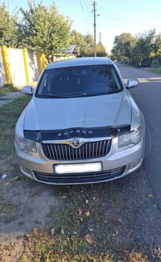 Мухобійка Skoda Superb 2008-2015 Дефлектор капота накладка