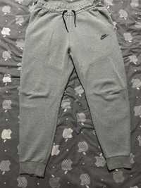 Штаны Nike Tech Fleece