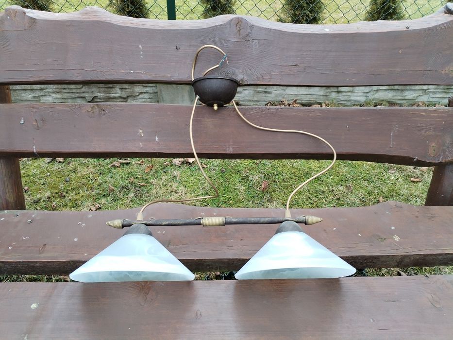 Ładna wisząca lampa