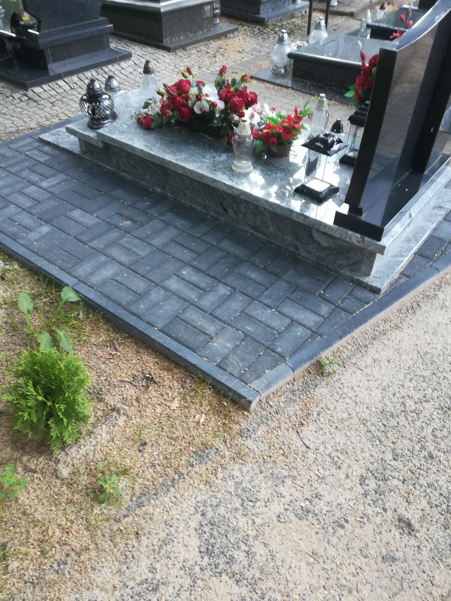 Kostka nagrobki Rożne