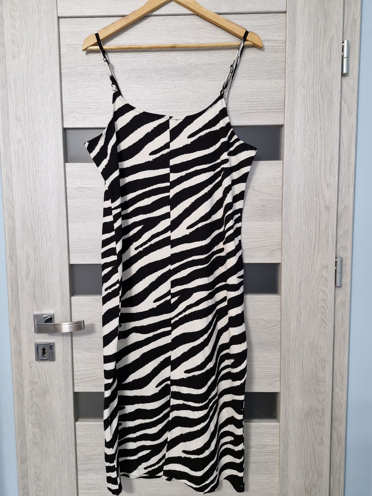 Sukienka na regulowanych ramiączkach Zebra Esmara L 44/46