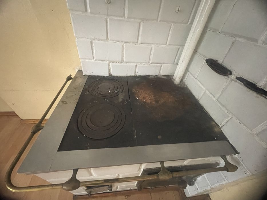 Rama kuchenna z płytą żeliwną oraz fajerkami + drzwiczki