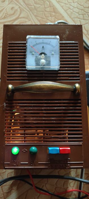 Polski Prostownik  do  Akumulatorów 12/6V Jak Nowy