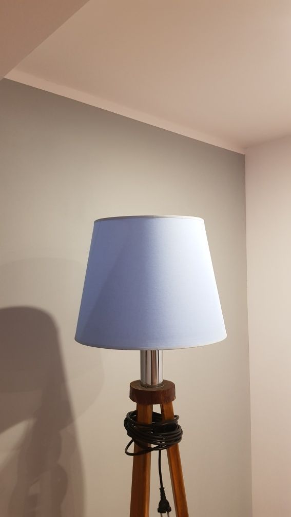 Lampa stojąca błękitny abażur styl loft