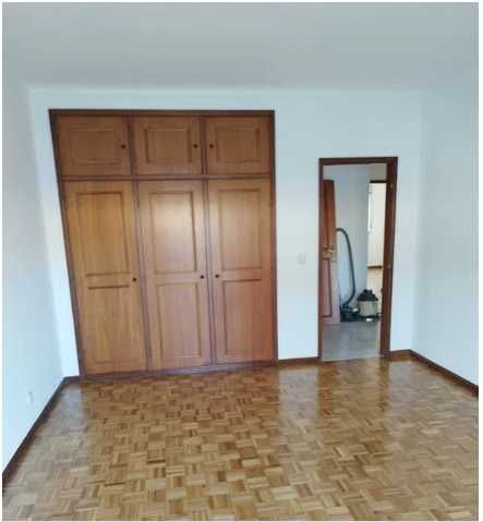 Moradia T4 com piscina - Arrendamento
