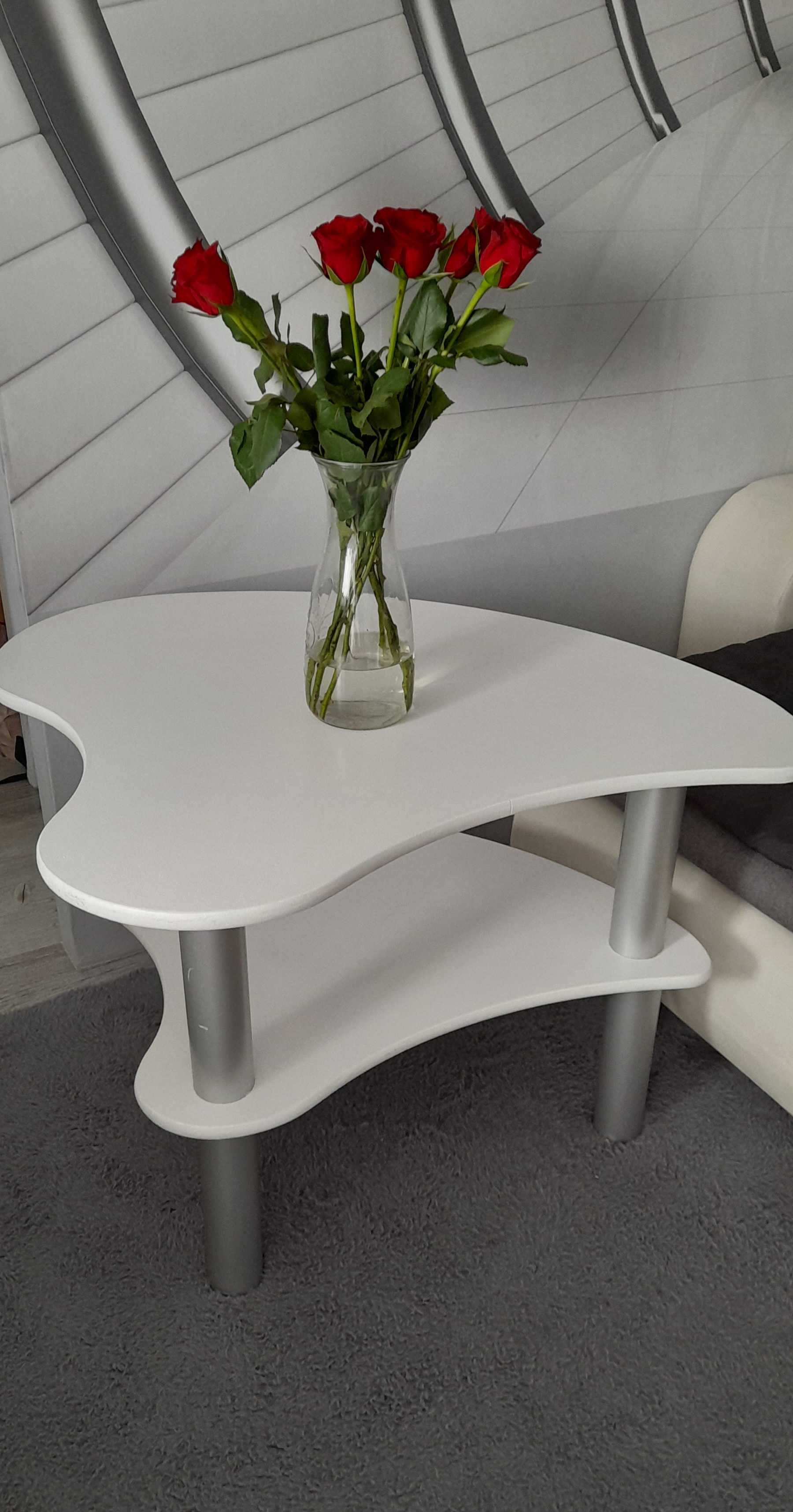 Asymetryczny biały stolik 2- poziomy srebrne nogi
