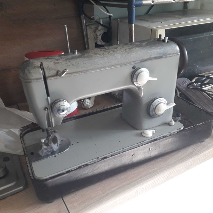 Продам швейну машинкуPFAFF 260