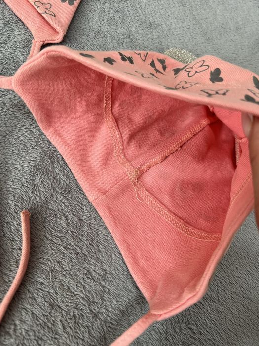 Шапочка на рік, з бантом,шапки для двійні, тоненька шапка на завʼязках