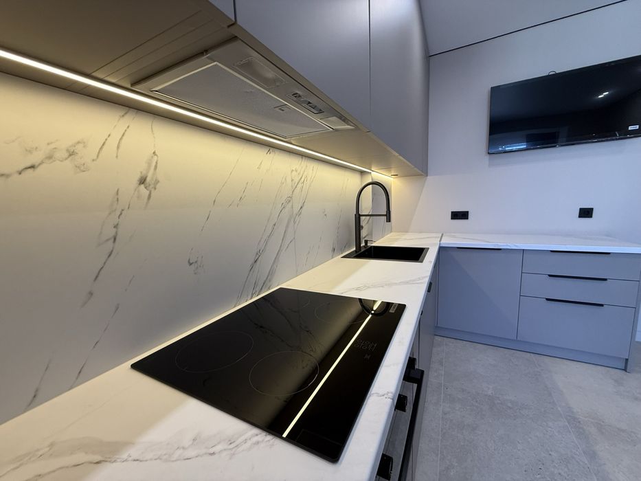 Продаж! Однокімнатна квартира з виглядом на озеро