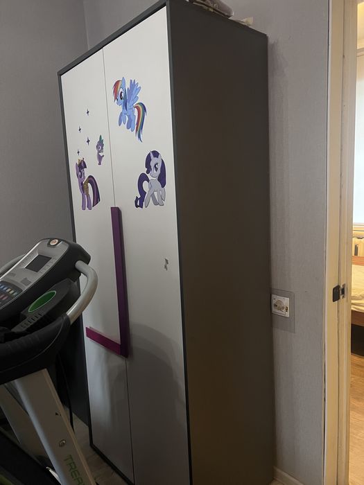 Комплект меблів у дитячу шафа комод стіл