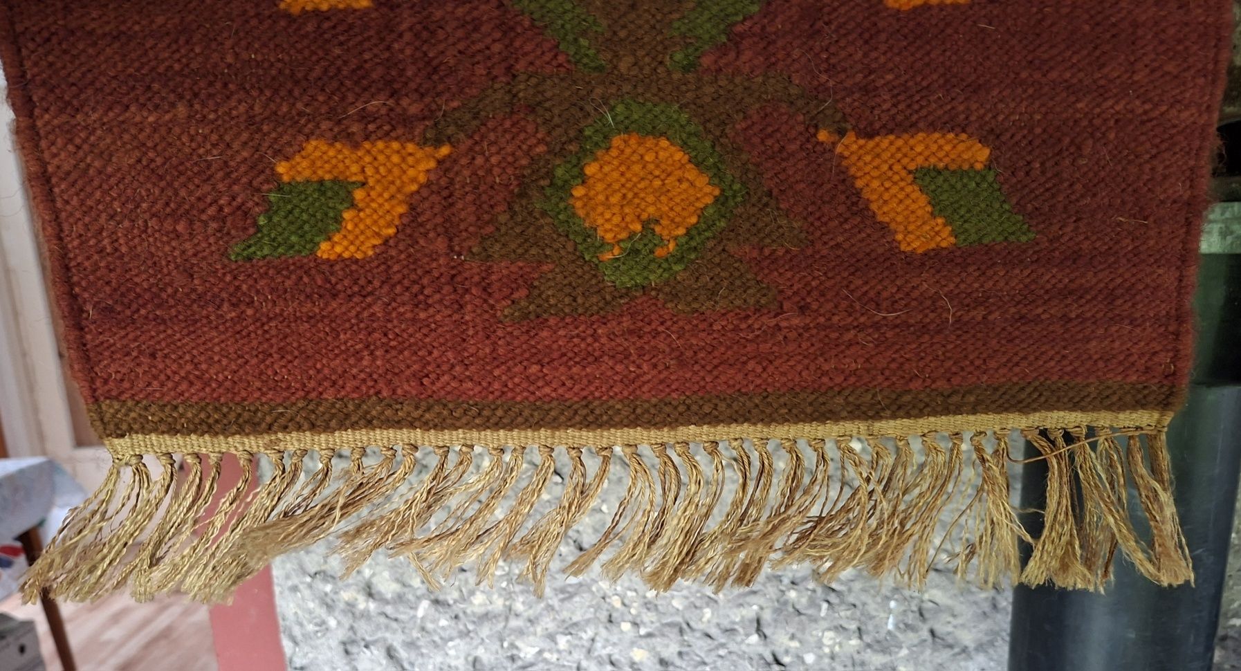Piękny mały kilim "Kwiaty" z czasów PRL-u.