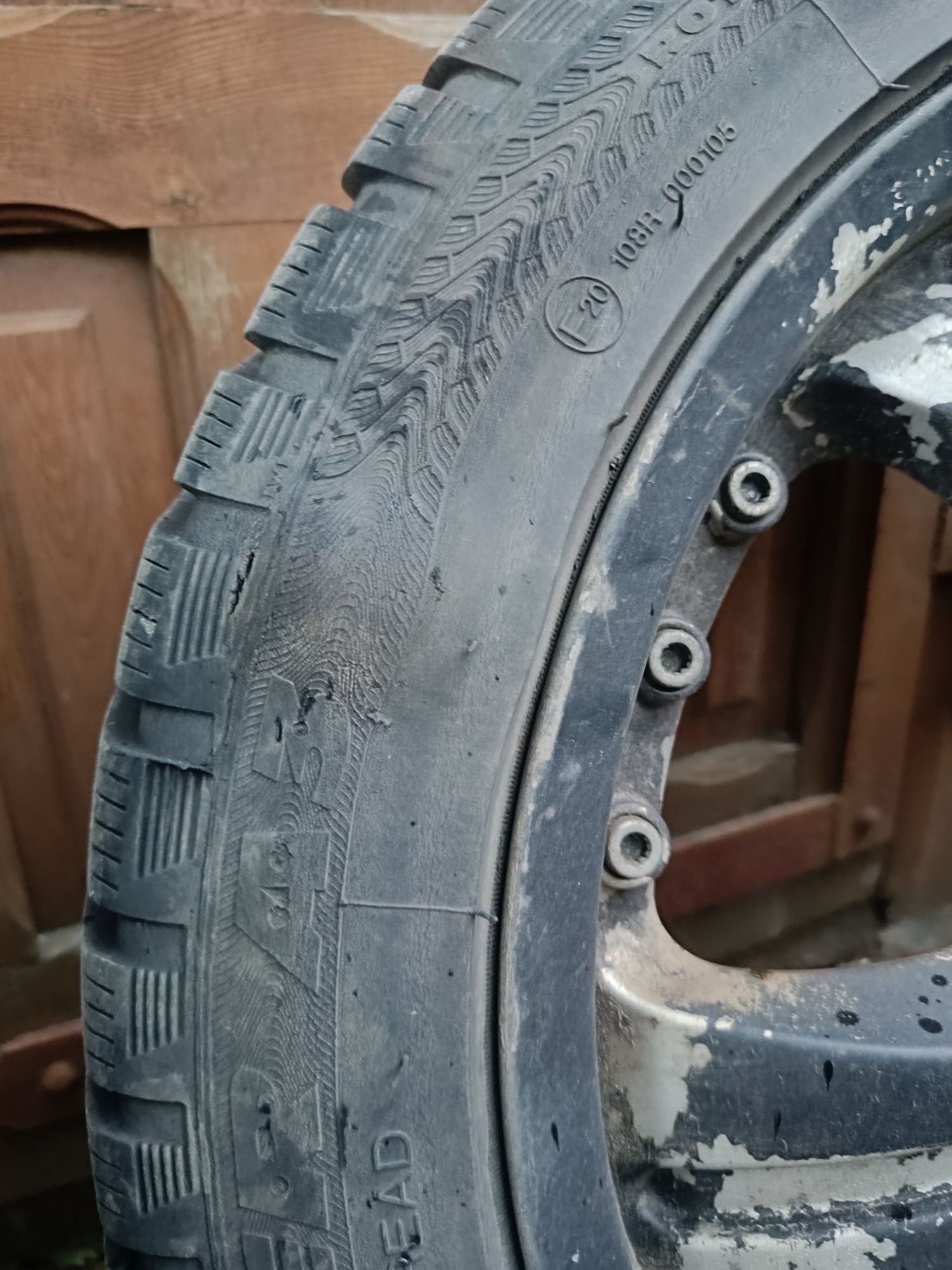 Opony zimowe 225/45 R. 17 Roztaw śrub 5 /100