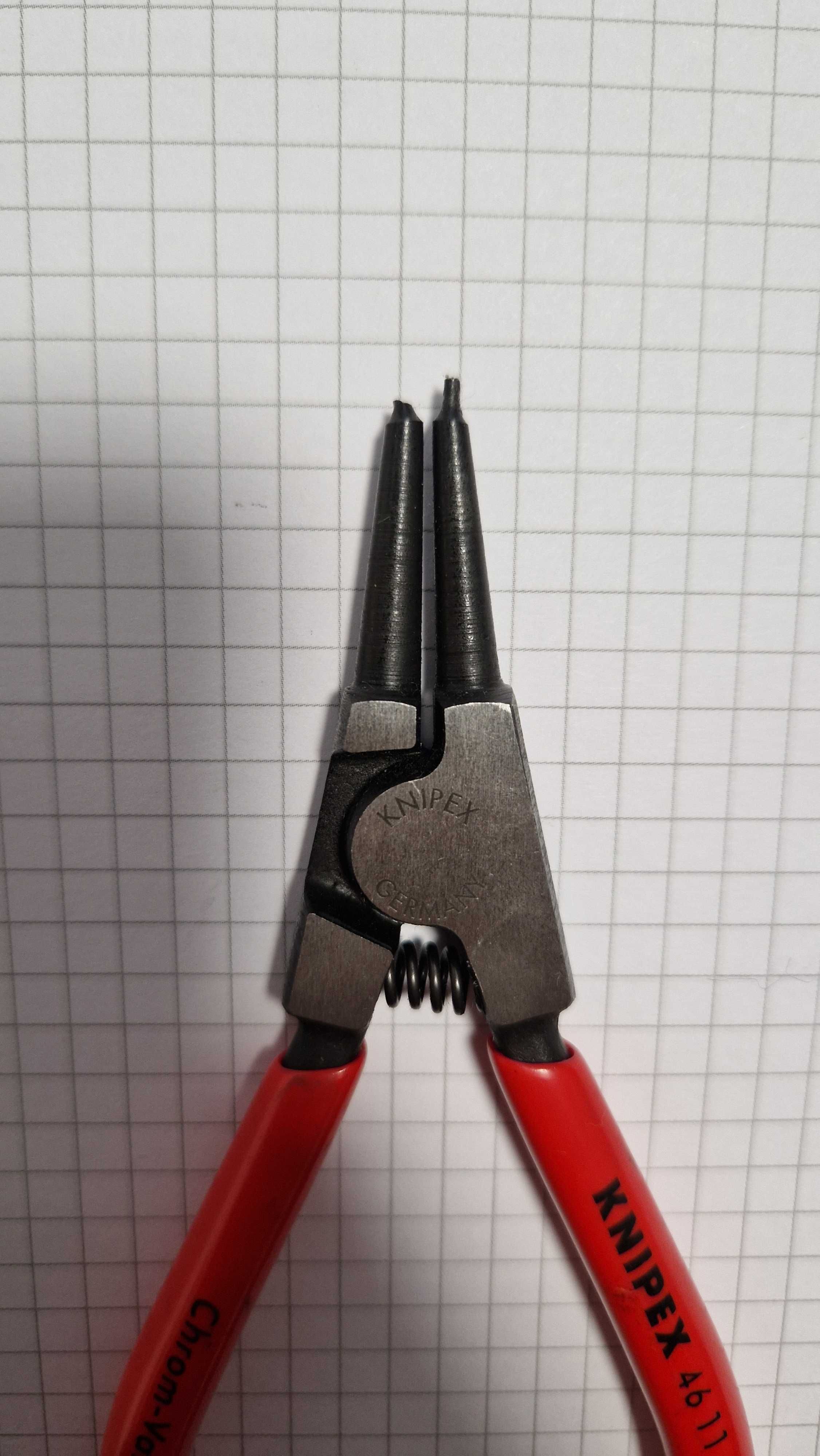 Szczypce do pierścieni osadczych Knipex 46 11 A1 uszkodzone