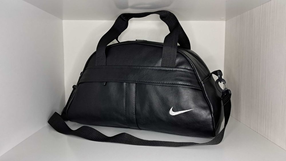 Сумка Nike кожаная спортивная, дорожная чёрная новая.