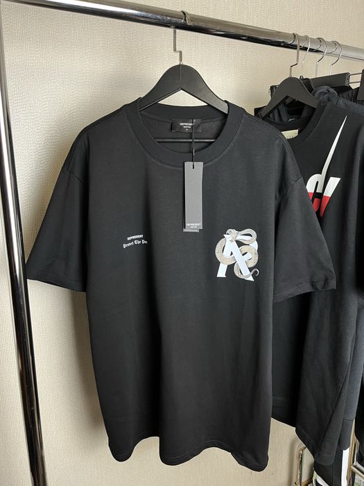 Футболка Represent чорна оверсайз