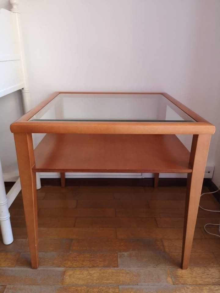 Mesa de apoio de cerejeira