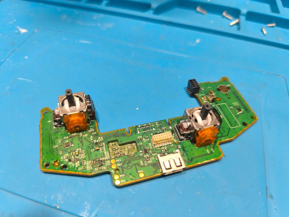 Serwis padów, naprawa konsol i innej elektroniki.