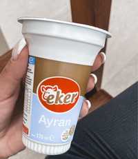 Ayran pusty kubek