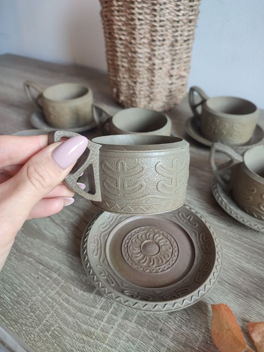 Filiżanki khaki z podstawką wzorzyste plastikowe jesienne zestaw 6