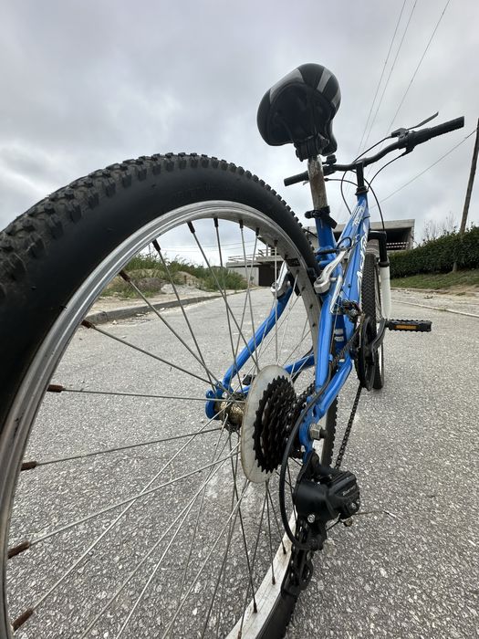 Bicicleta Astro usada, em bom estado