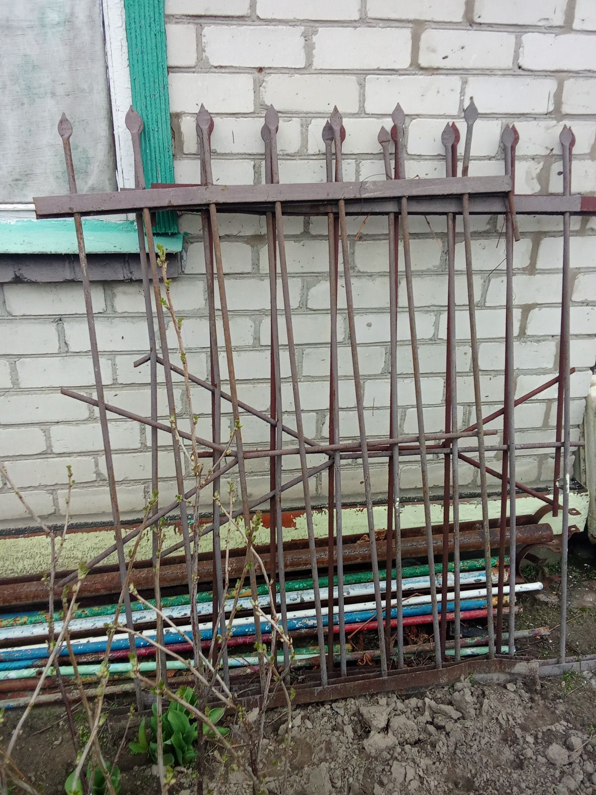 Продам забор из Арматури плюс отдам краску