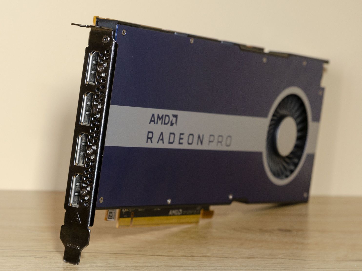 Й Radeon Pro W5500 8Gb как GTX 1070